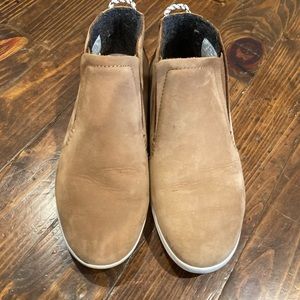 OluKai Hawai’aloa Manu Hope Boots 7